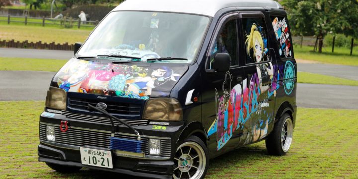 矢沢永吉 カーラッピング 痛車 ランボルギーニ Vtuber Vチューバー ラッピングカー カーラッピング 車塗装 リアルグラフィック 痛車クエストファクトリー エコガレージ Bmw専門カーラッピング スープラ ポルシェ ベンツ ゲレンデ 痛車 広告車